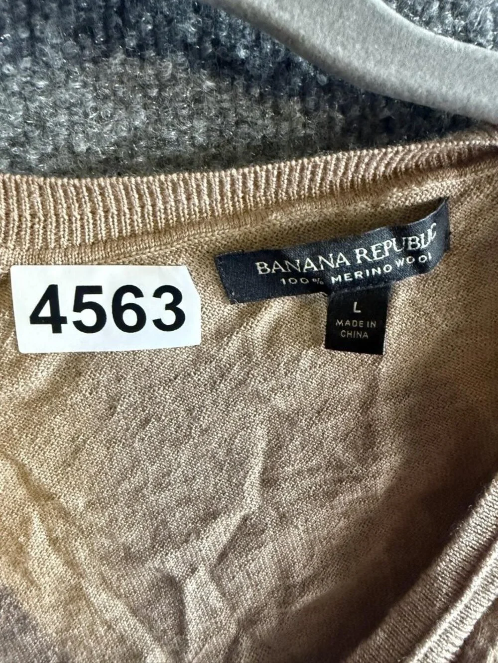 Banana Republic Sweater Mens Large Beige 100% Merino Wool V Neck Pullover Knit